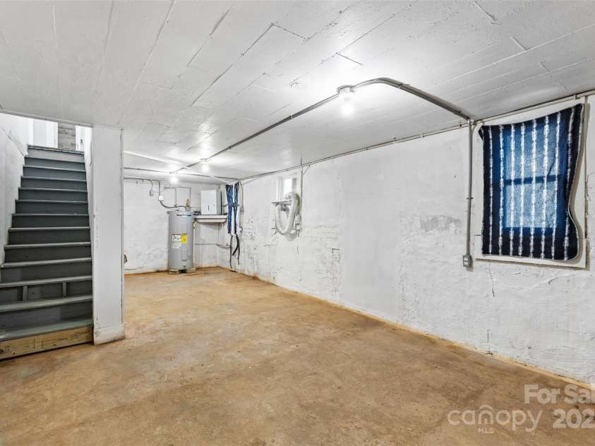2519 2nd Avenue, Hickory, NC 28602.  MLS# CAR4268337, YatesRealty ID 23035. Basement/Laundry