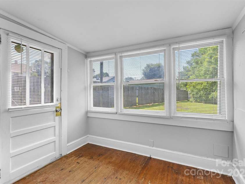 2519 2nd Avenue, Hickory, NC 28602.  MLS# CAR4268337, YatesRealty ID 23035. Sunroom/Laundry