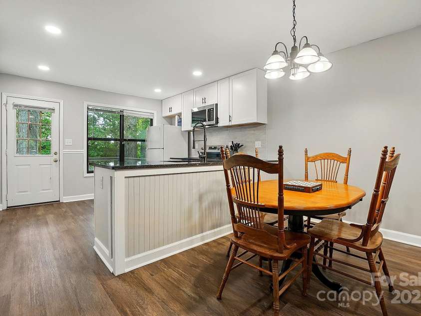 392 Tall Oaks Trail, Fort Mill, SC 29715.  MLS# CAR4257699, YatesRealty ID 23036. Breakfast Area