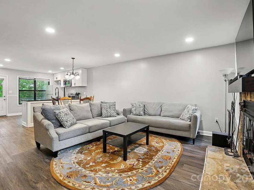392 Tall Oaks Trail, Fort Mill, SC 29715.  MLS# CAR4257699, YatesRealty ID 23036. Living Room