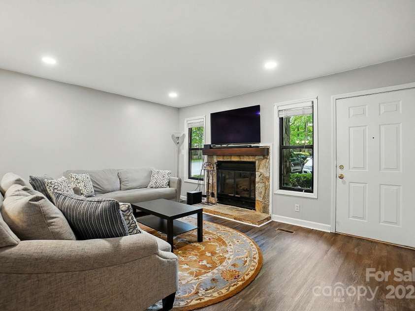 392 Tall Oaks Trail, Fort Mill, SC 29715.  MLS# CAR4257699, YatesRealty ID 23036. Living Room