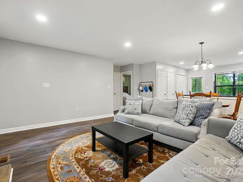 392 Tall Oaks Trail, Fort Mill, SC 29715.  MLS# CAR4257699, YatesRealty ID 23036. Living Room