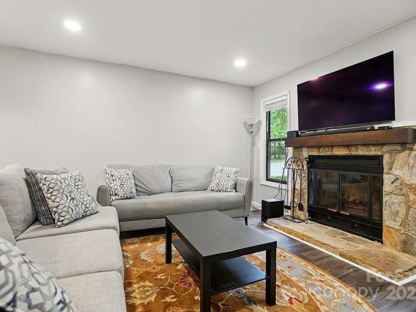 392 Tall Oaks Trail, Fort Mill, SC 29715.  MLS# CAR4257699, YatesRealty ID 23036. Living Room