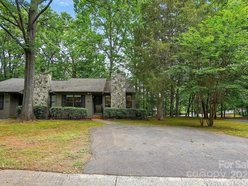 392 Tall Oaks Trail, Fort Mill, SC 29715.  MLS# CAR4257699, YatesRealty ID 23036. Parking