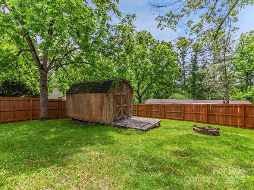 17 Fieldtop Lane, Arden, NC 28704.  MLS# CAR4268169, YatesRealty ID 23037. 