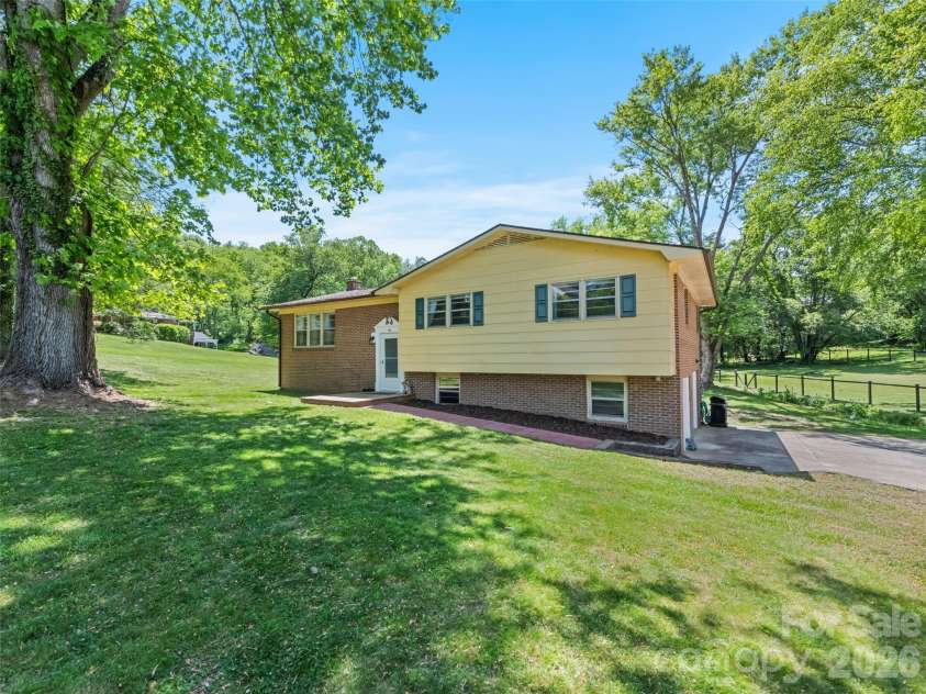 182 Fairway Hills Drive, Waynesville, NC 28786.  MLS# CAR4383027, YatesRealty ID 23037. 