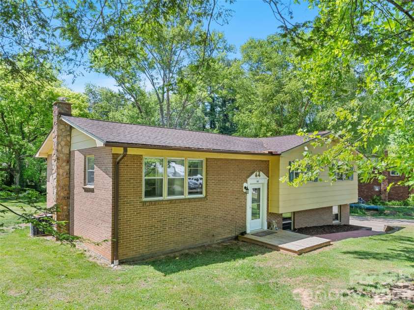 182 Fairway Hills Drive, Waynesville, NC 28786.  MLS# CAR4383027, YatesRealty ID 23037. 