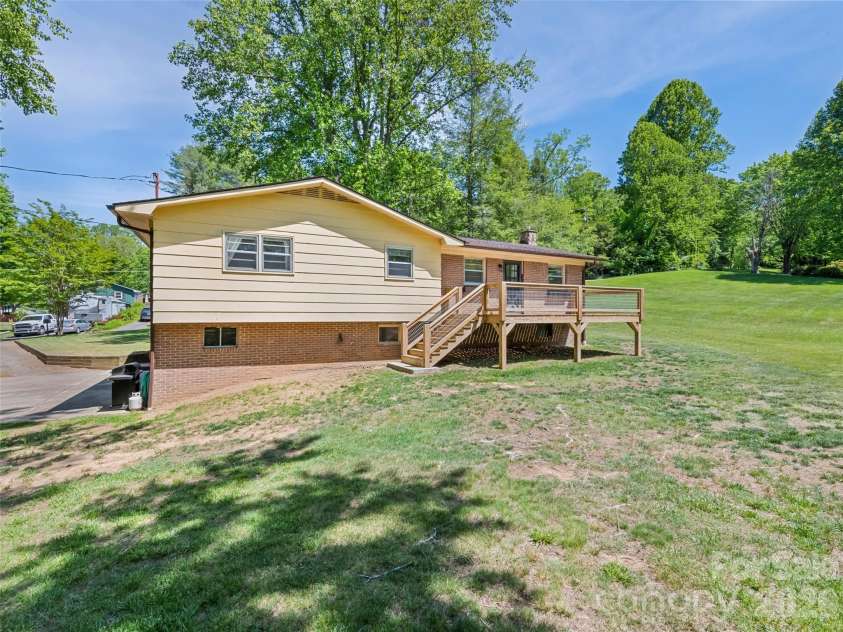 182 Fairway Hills Drive, Waynesville, NC 28786.  MLS# CAR4383027, YatesRealty ID 23037. 