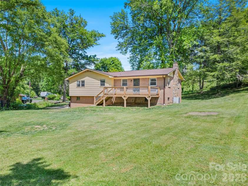 182 Fairway Hills Drive, Waynesville, NC 28786.  MLS# CAR4383027, YatesRealty ID 23037. 