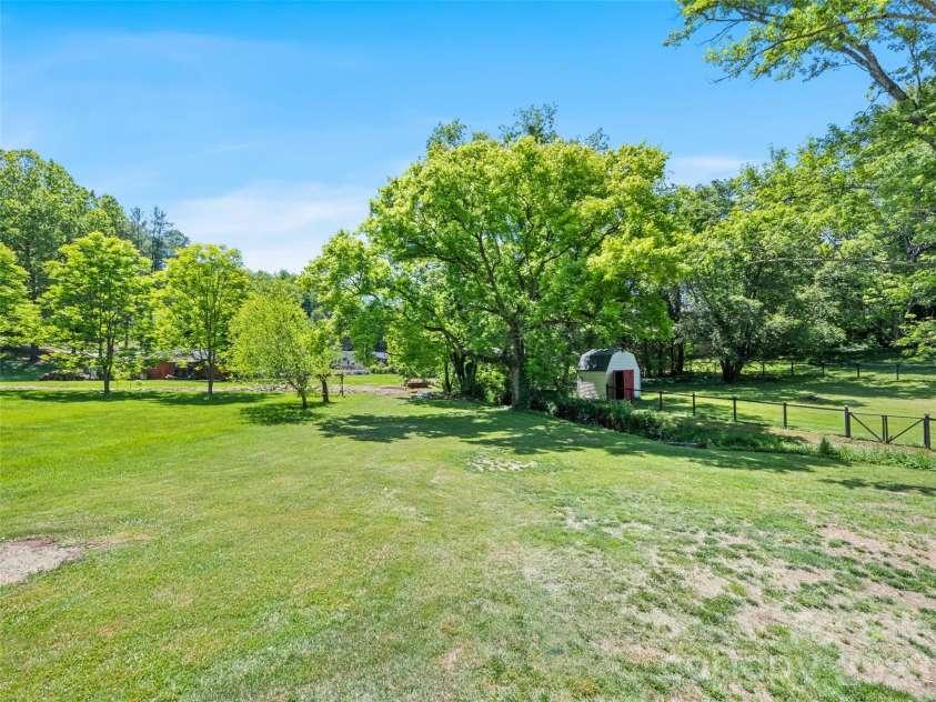 182 Fairway Hills Drive, Waynesville, NC 28786.  MLS# CAR4383027, YatesRealty ID 23037. 