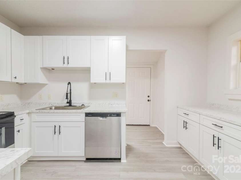 2616 Holton Avenue, Charlotte, NC 28208.  MLS# CAR4245119, YatesRealty ID 23038. 