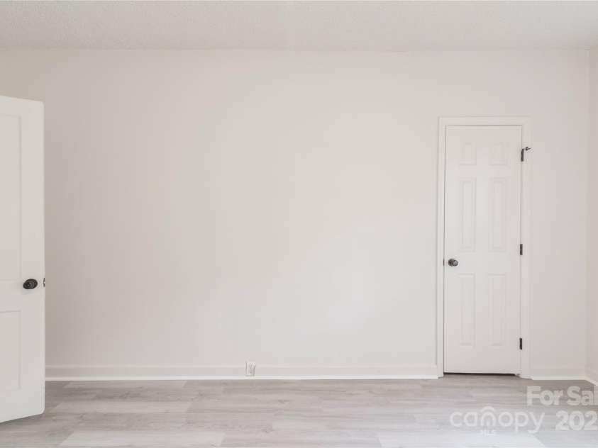 2616 Holton Avenue, Charlotte, NC 28208.  MLS# CAR4245119, YatesRealty ID 23038. 