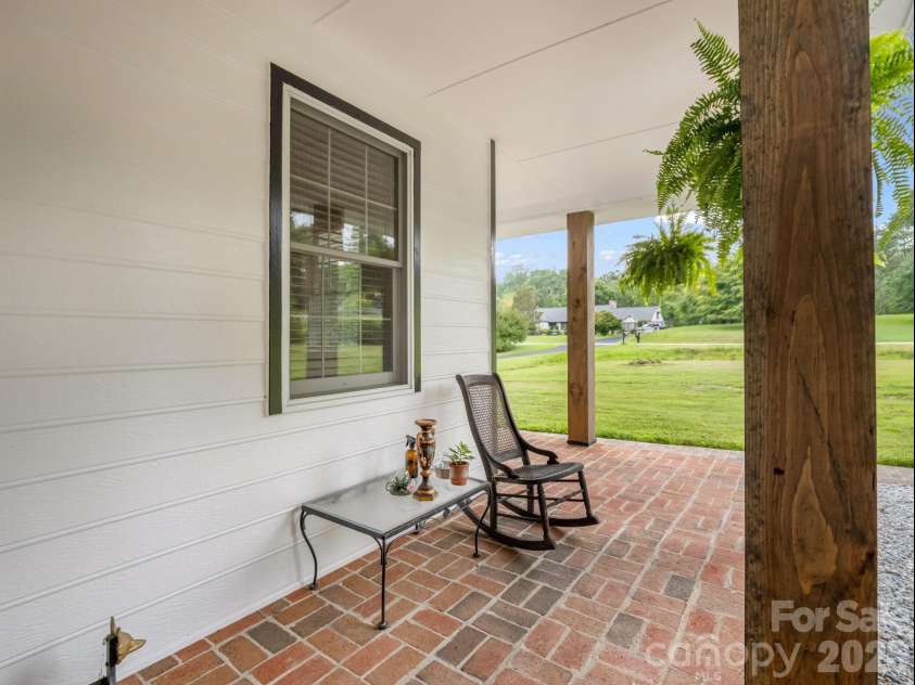 213 Raintree Drive, Hendersonville, NC 28791.  MLS# CAR4379526, YatesRealty ID 2304. 
