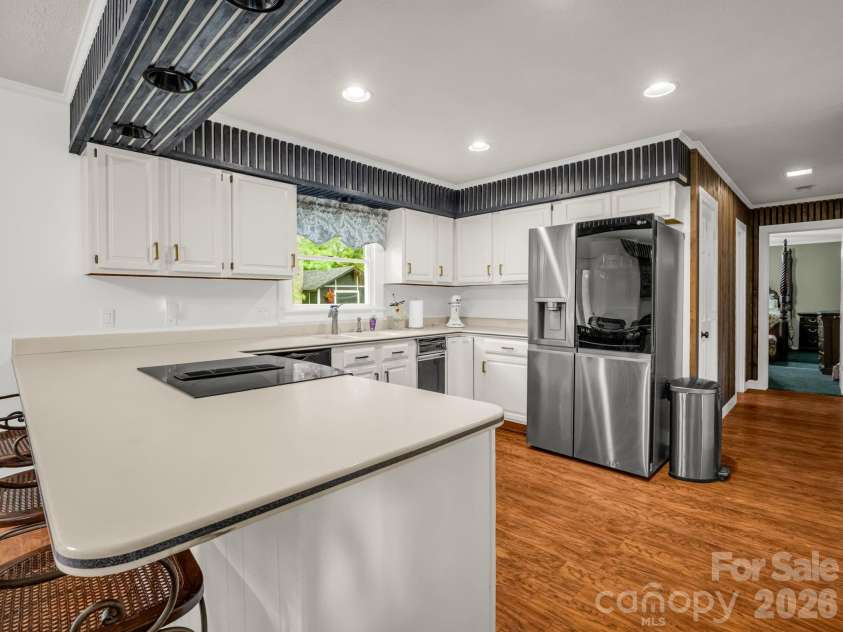 213 Raintree Drive, Hendersonville, NC 28791.  MLS# CAR4379526, YatesRealty ID 2304. 