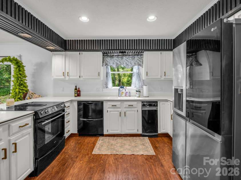 213 Raintree Drive, Hendersonville, NC 28791.  MLS# CAR4417820, YatesRealty ID 2304. 