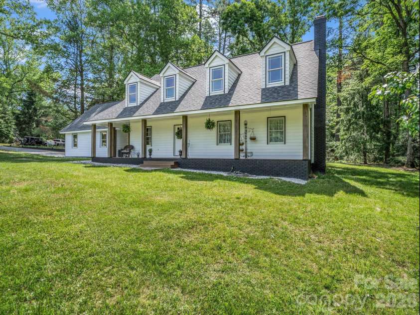 213 Raintree Drive, Hendersonville, NC 28791.  MLS# CAR4417820, YatesRealty ID 2304. 