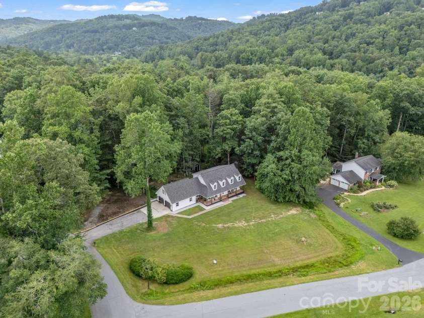 213 Raintree Drive, Hendersonville, NC 28791.  MLS# CAR4417820, YatesRealty ID 2304. 