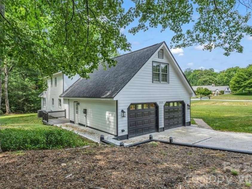 213 Raintree Drive, Hendersonville, NC 28791.  MLS# CAR4417820, YatesRealty ID 2304. 