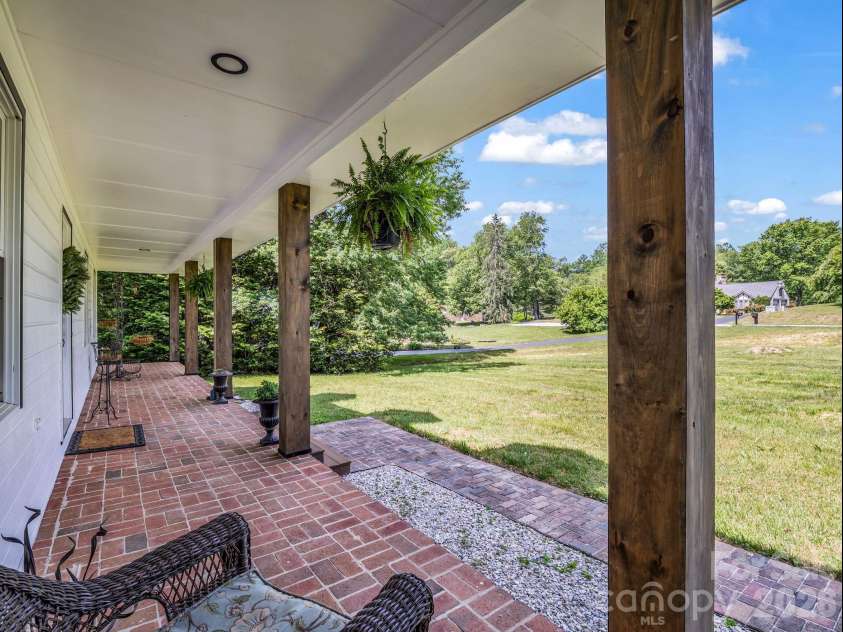 213 Raintree Drive, Hendersonville, NC 28791.  MLS# CAR4417820, YatesRealty ID 2304. 