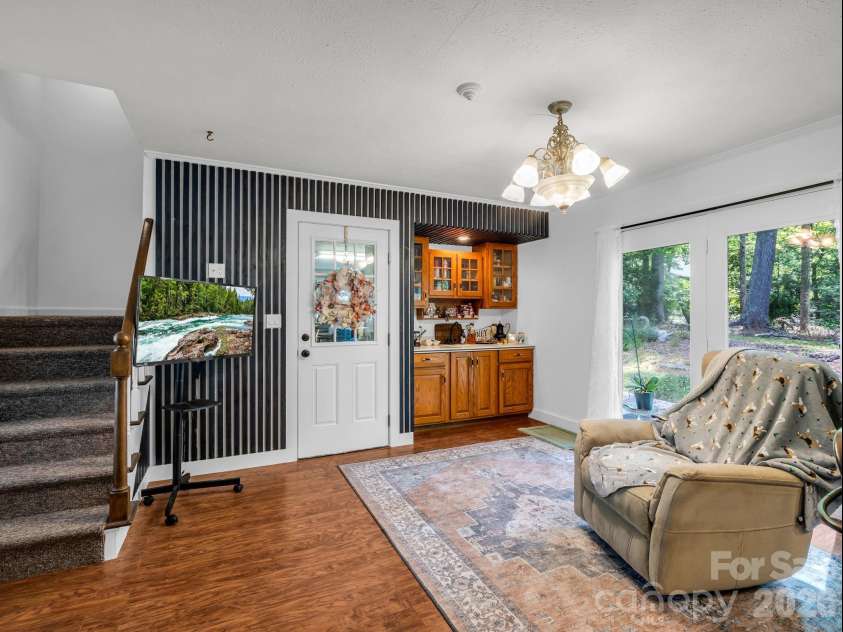 213 Raintree Drive, Hendersonville, NC 28791.  MLS# CAR4417820, YatesRealty ID 2304. Breakfast Nook Area