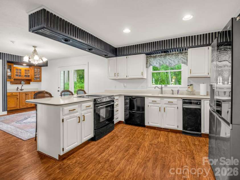 213 Raintree Drive, Hendersonville, NC 28791.  MLS# CAR4417820, YatesRealty ID 2304. Kitchen on main with breakfast area and a formal dining