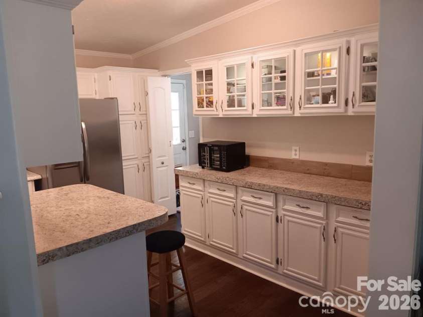 7010 Executive Circle, Denver, NC 28037.  MLS# CAR4383024, YatesRealty ID 23040. Kitchen
