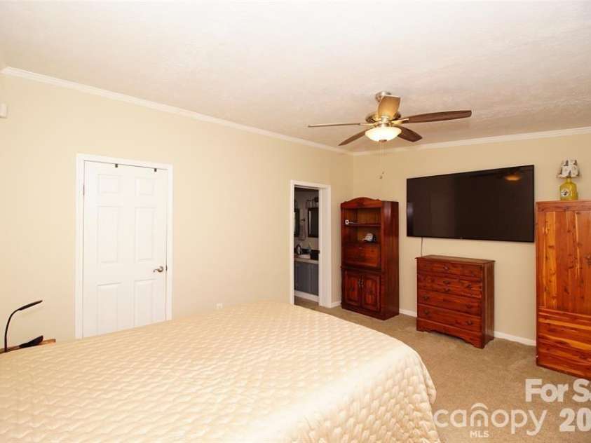 7010 Executive Circle, Denver, NC 28037.  MLS# CAR4383024, YatesRealty ID 23040. Primary bedroom