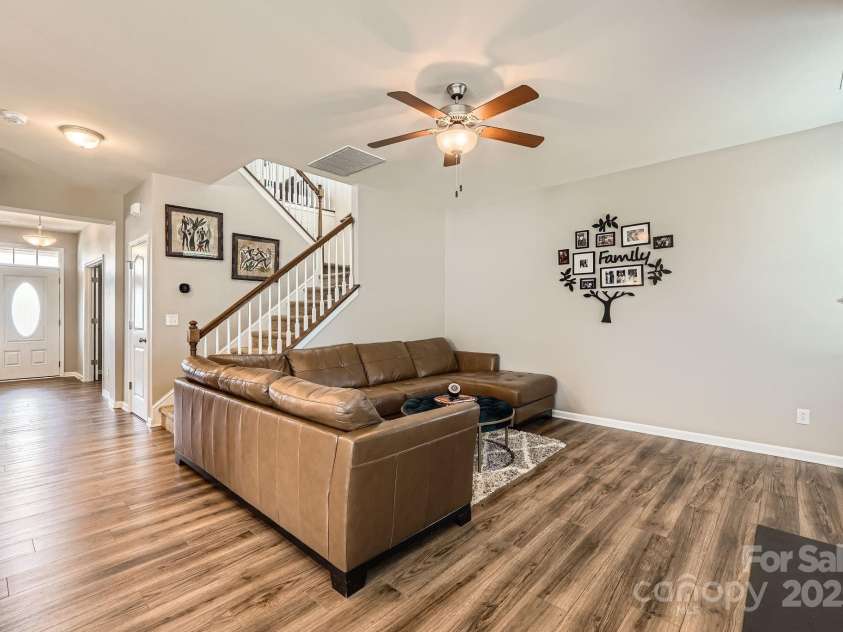 8726 Addingham Drive, Charlotte, NC 28269.  MLS# CAR4257512, YatesRealty ID 23040. Family Room
