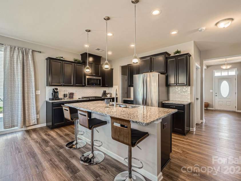 8726 Addingham Drive, Charlotte, NC 28269.  MLS# CAR4257512, YatesRealty ID 23040. Kitchen