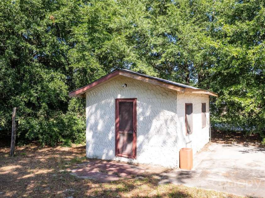 1444 Society Hill Road, Darlington, SC 29540.  MLS# CAR4273818, YatesRealty ID 23043. 