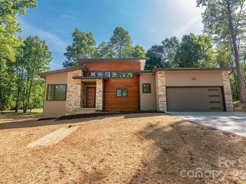 255 Hunters Trace, Rutherfordton, NC 28139.  MLS# CAR4378802, YatesRealty ID 23043. 