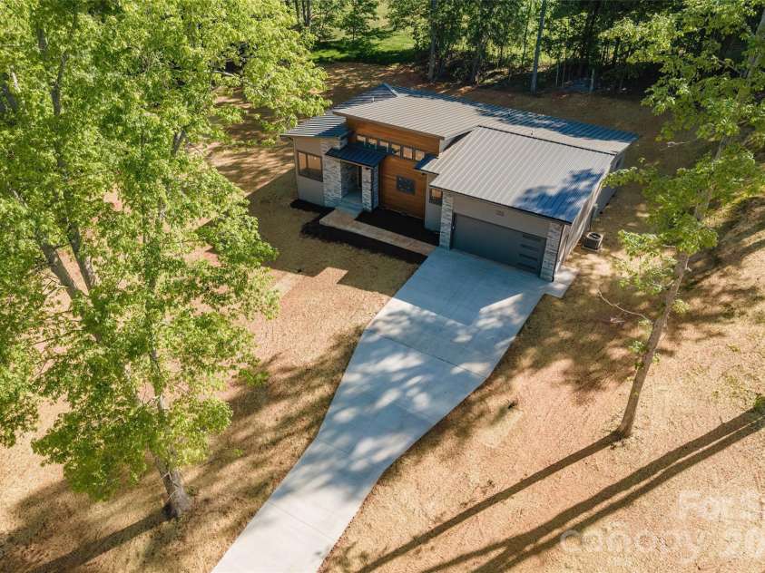 255 Hunters Trace, Rutherfordton, NC 28139.  MLS# CAR4378802, YatesRealty ID 23043. 