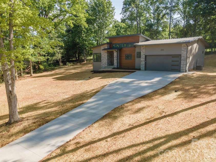 255 Hunters Trace, Rutherfordton, NC 28139.  MLS# CAR4378802, YatesRealty ID 23043. 
