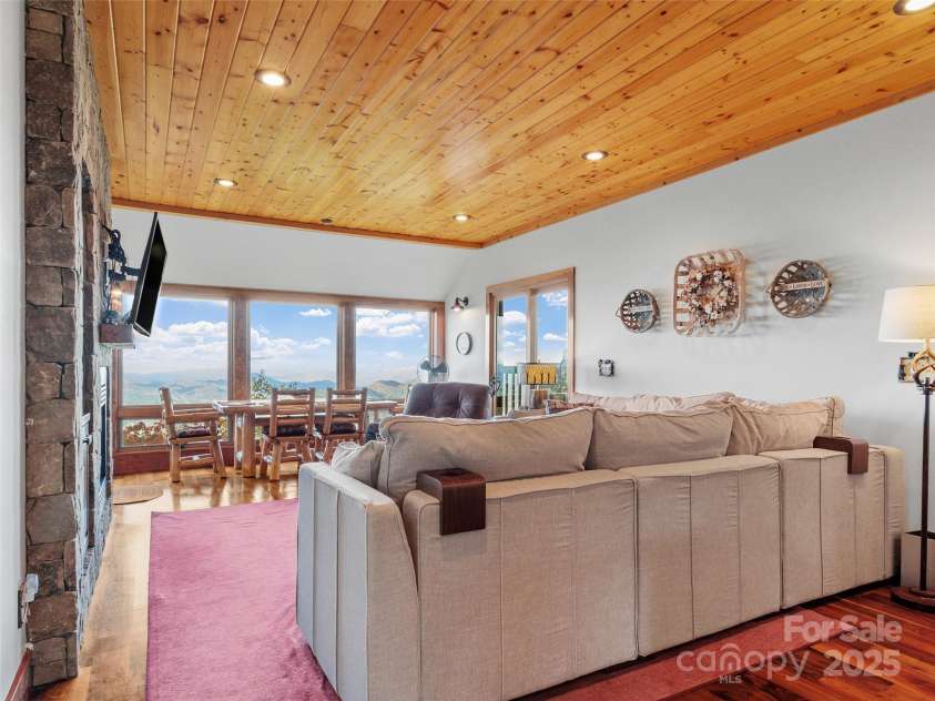 80 Slickrock Road, Burnsville, NC 28714.  MLS# CAR4310307, YatesRealty ID 23045. 