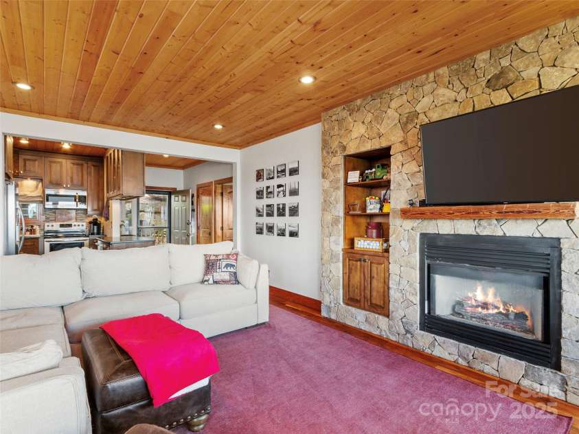 80 Slickrock Road, Burnsville, NC 28714.  MLS# CAR4310307, YatesRealty ID 23045. 