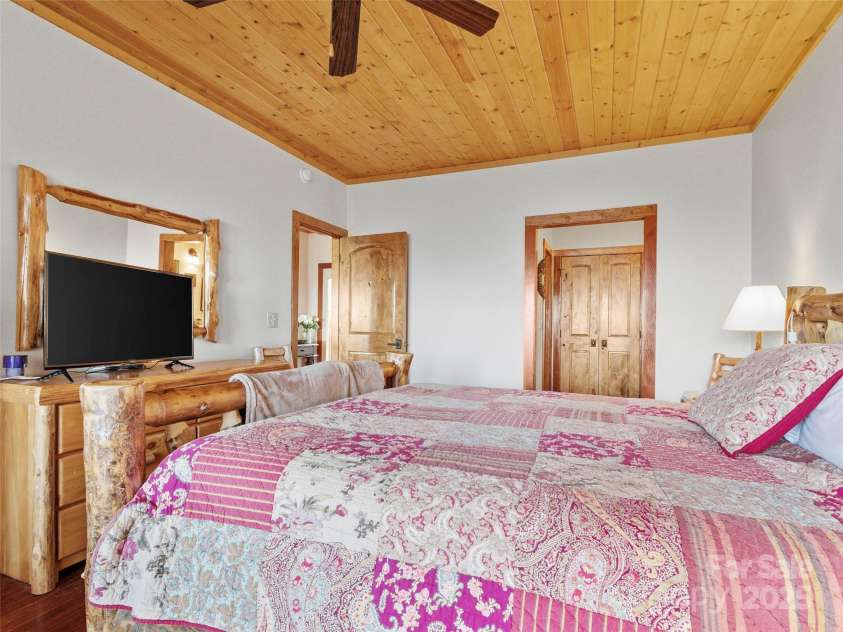 80 Slickrock Road, Burnsville, NC 28714.  MLS# CAR4310307, YatesRealty ID 23045. 