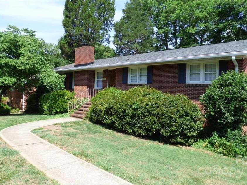 1245 Paddock Circle, Charlotte, NC 28209.  MLS# CAR4263851, YatesRealty ID 23047. 
