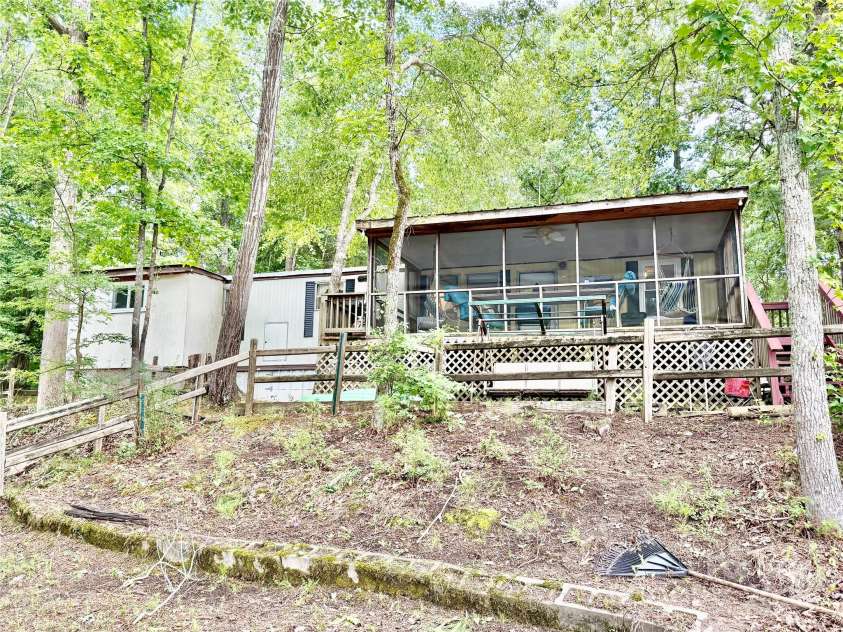 275 Kingfisher Drive, Ridgeway, SC 29180.  MLS# CAR4276233, YatesRealty ID 23048. 