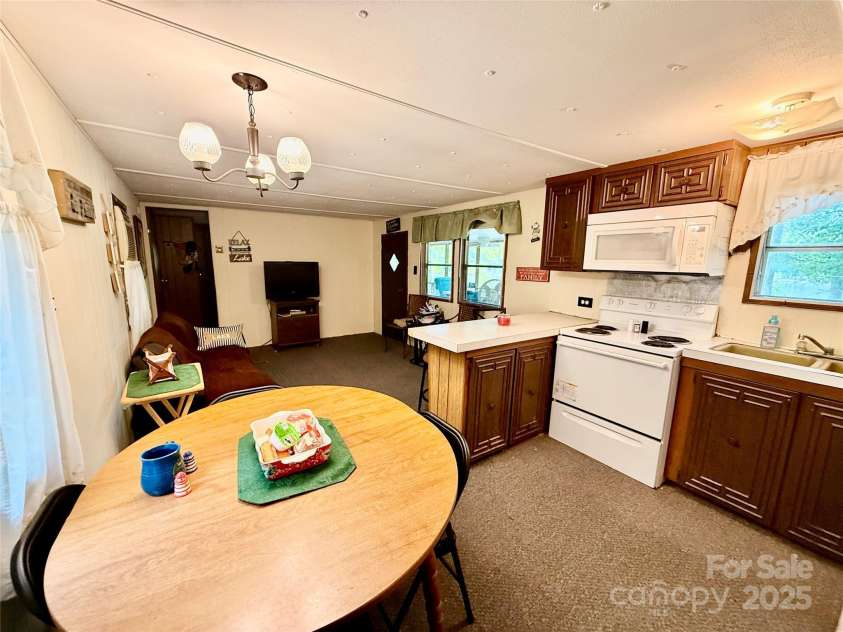 275 Kingfisher Drive, Ridgeway, SC 29180.  MLS# CAR4276233, YatesRealty ID 23048. 