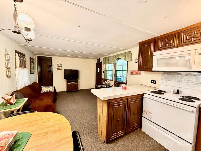 275 Kingfisher Drive, Ridgeway, SC 29180.  MLS# CAR4276233, YatesRealty ID 23048. 