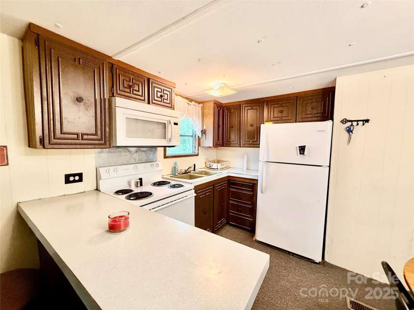 275 Kingfisher Drive, Ridgeway, SC 29180.  MLS# CAR4276233, YatesRealty ID 23048. 