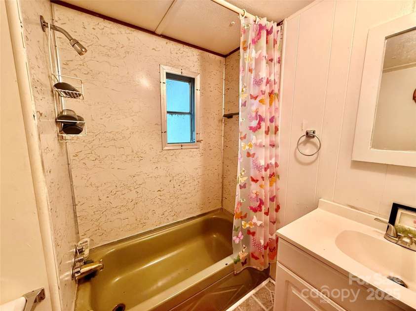 275 Kingfisher Drive, Ridgeway, SC 29180.  MLS# CAR4276233, YatesRealty ID 23048. 