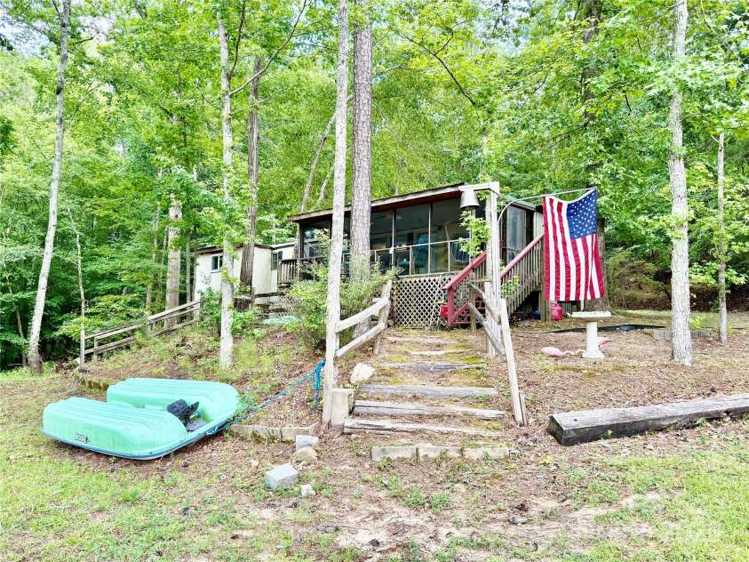 275 Kingfisher Drive, Ridgeway, SC 29180.  MLS# CAR4276233, YatesRealty ID 23048. 