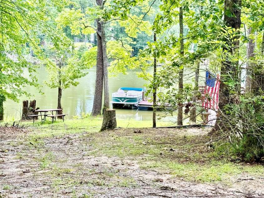 275 Kingfisher Drive, Ridgeway, SC 29180.  MLS# CAR4276233, YatesRealty ID 23048. 