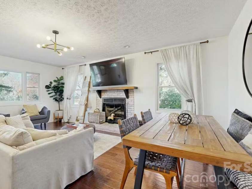 121 Oak Terrace, Arden, NC 28704.  MLS# CAR4383142, YatesRealty ID 23049. 