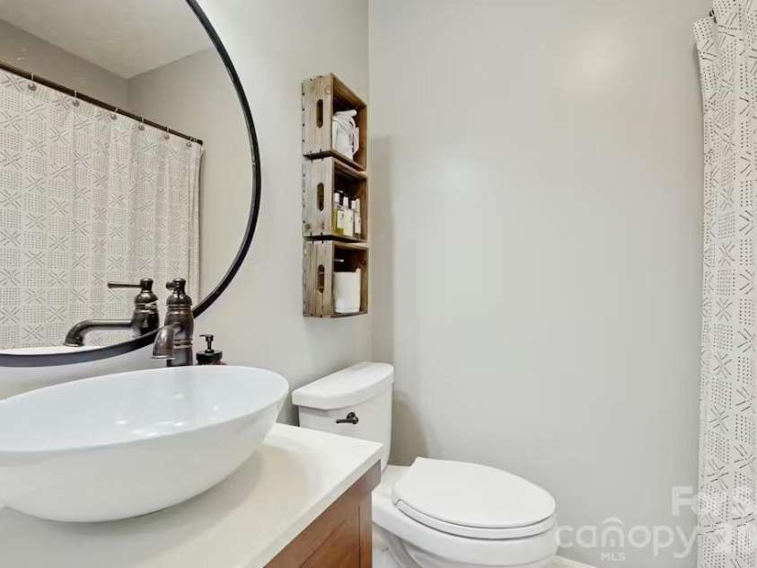 121 Oak Terrace, Arden, NC 28704.  MLS# CAR4383142, YatesRealty ID 23049. 