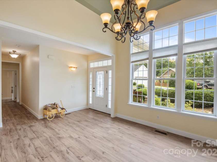30 Linn Garden Lane, Swannanoa, NC 28778.  MLS# CAR4268908, YatesRealty ID 2305. 