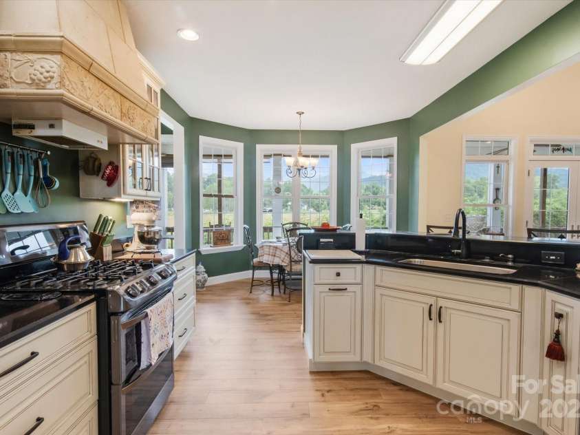 30 Linn Garden Lane, Swannanoa, NC 28778.  MLS# CAR4268908, YatesRealty ID 2305. 
