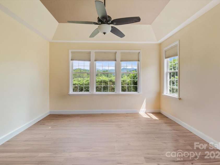 30 Linn Garden Lane, Swannanoa, NC 28778.  MLS# CAR4268908, YatesRealty ID 2305. 