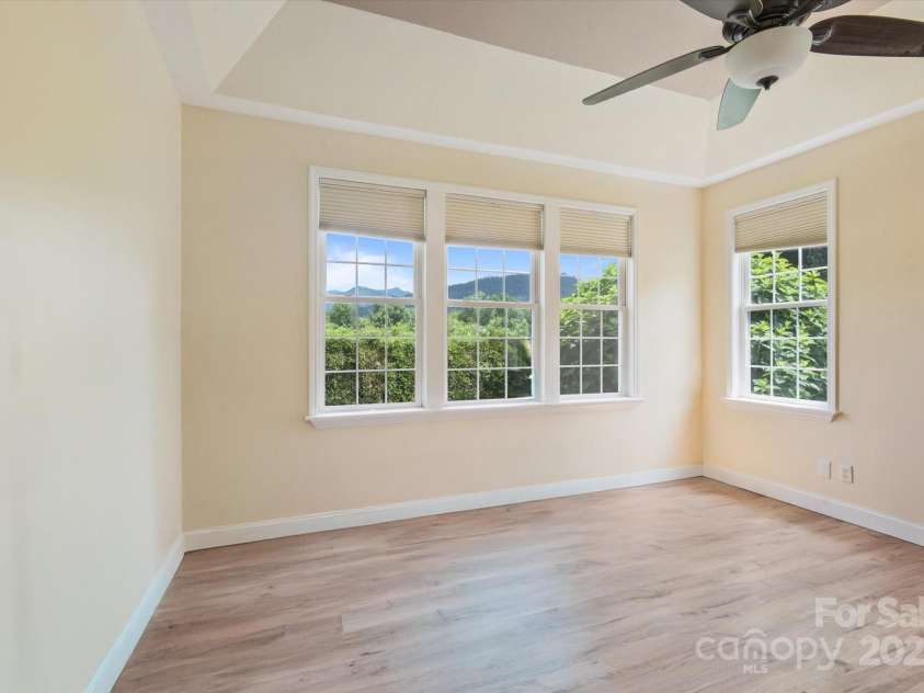 30 Linn Garden Lane, Swannanoa, NC 28778.  MLS# CAR4268908, YatesRealty ID 2305. 